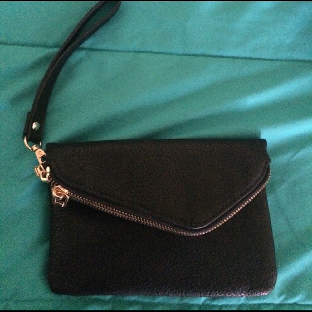 New clutch wristlet